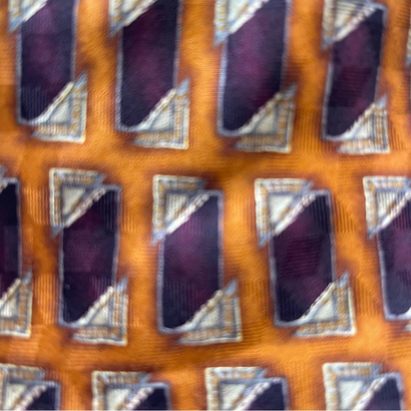 100% Imported Silk Tie by Oscar De La Renta - Picture 2 of 12